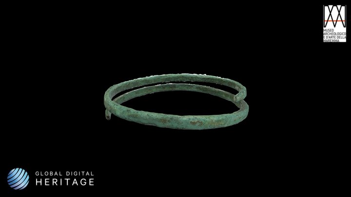 Bronze armlet with overlapping ends