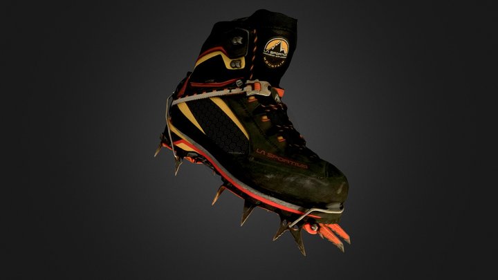hikingboot with crampon