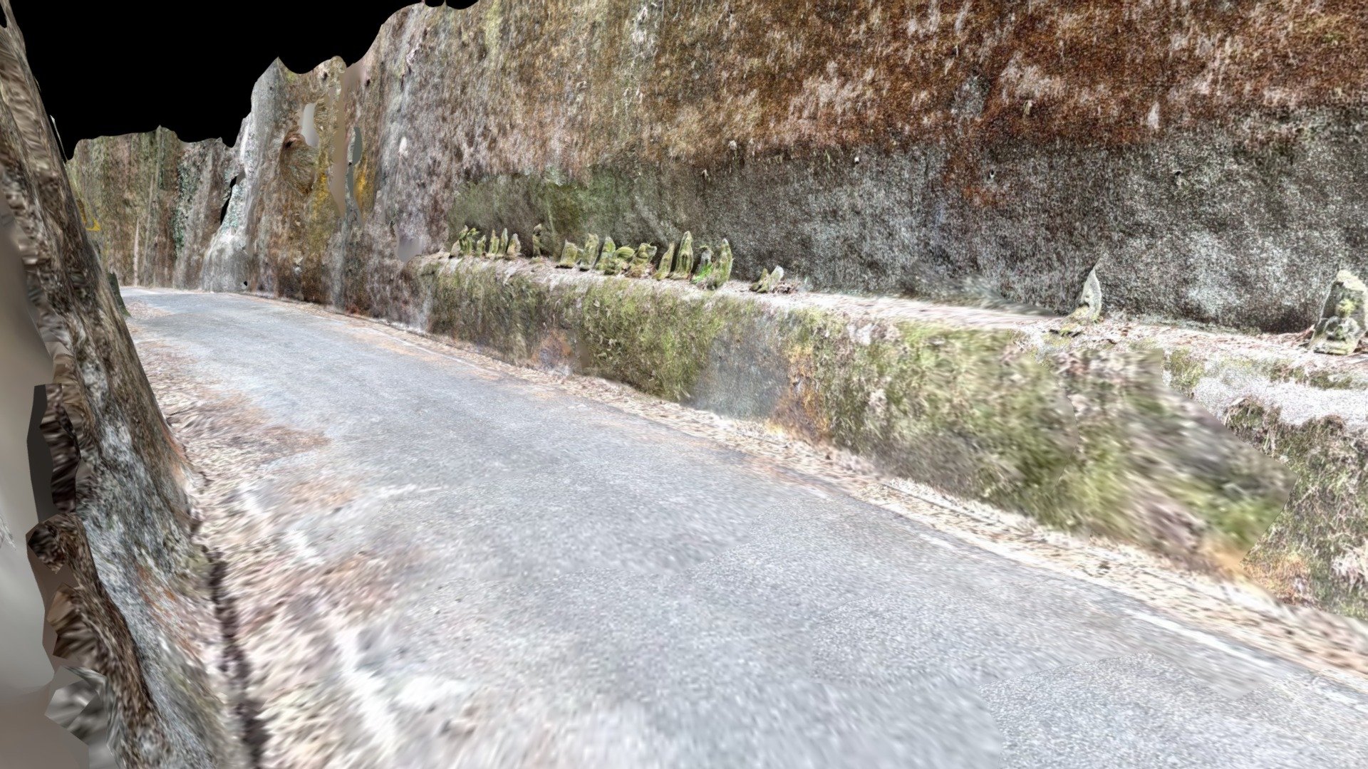 岩隈山の切通し