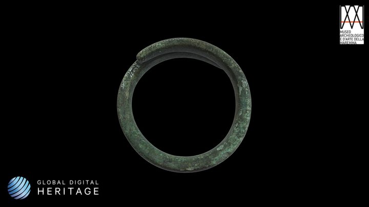 Bronze armlet with overlapping ends