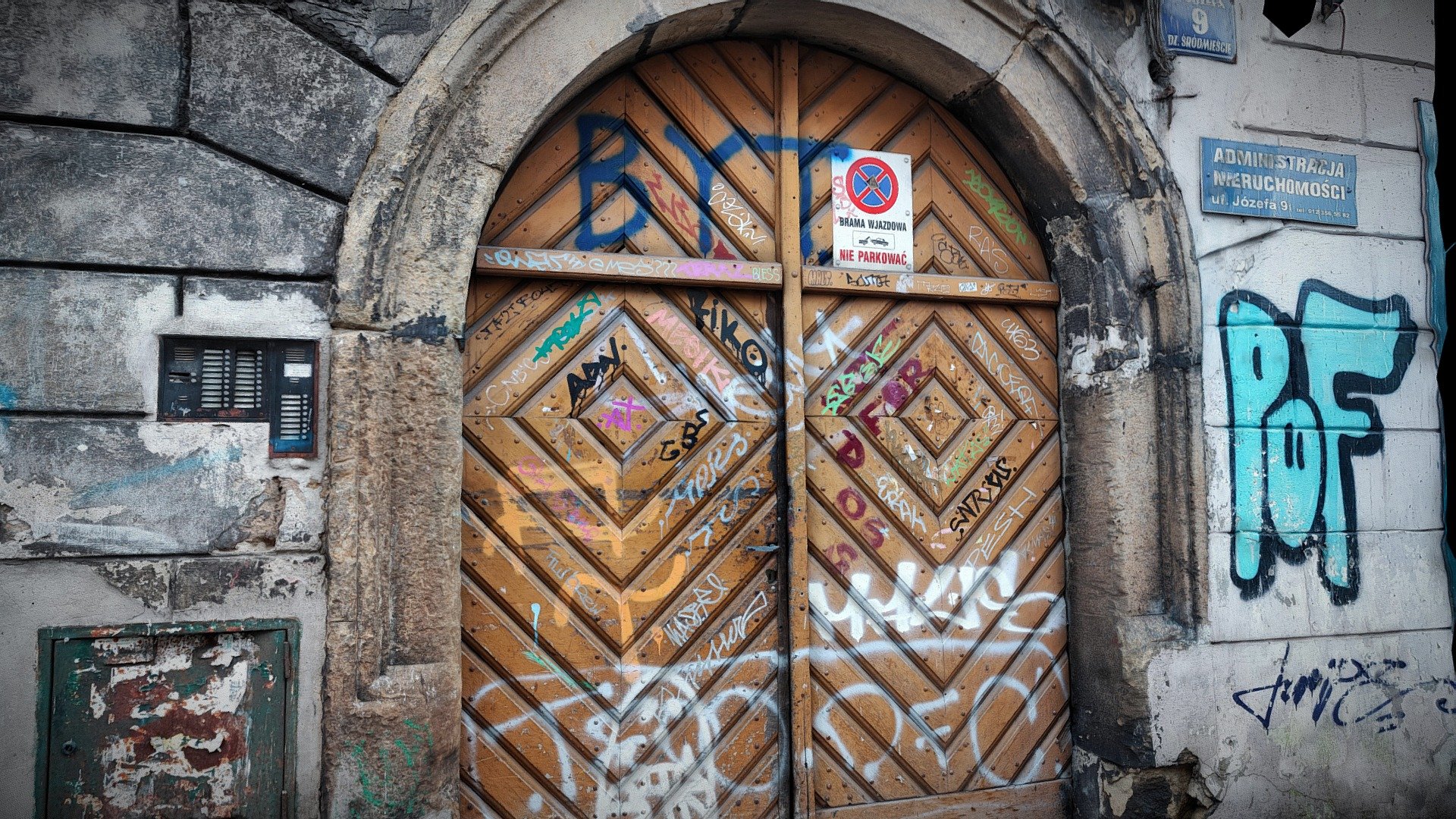 Krakow, Center, Brown door.