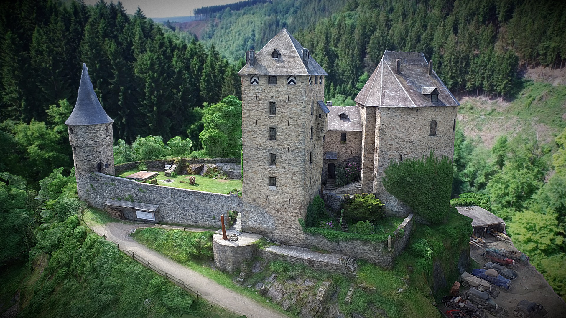 3D model Château de Reinhardstein – Belgique - This is a 3D model of the Château de Reinhardstein - Belgique. The 3D model is about a stone building on a hill.