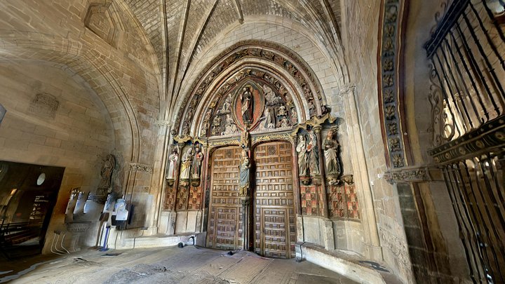 Leon Cathedral. Door "Virgen del Dado" 3D Model