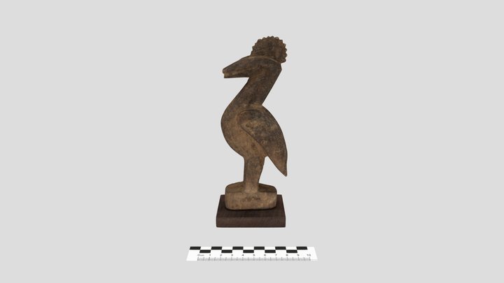 Figurka ptaka calao (dzioborożec) wykonana z drewna. Ptak stoi na dwóch nogach, wyprostowany, charakteryzuje się dużym dziobem i czubem na głowie.