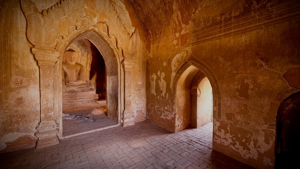 Bagan - Khayiminga temple interior