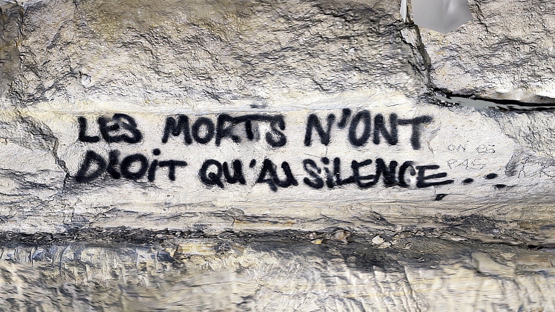 Paris catacombs - Quote on the wall