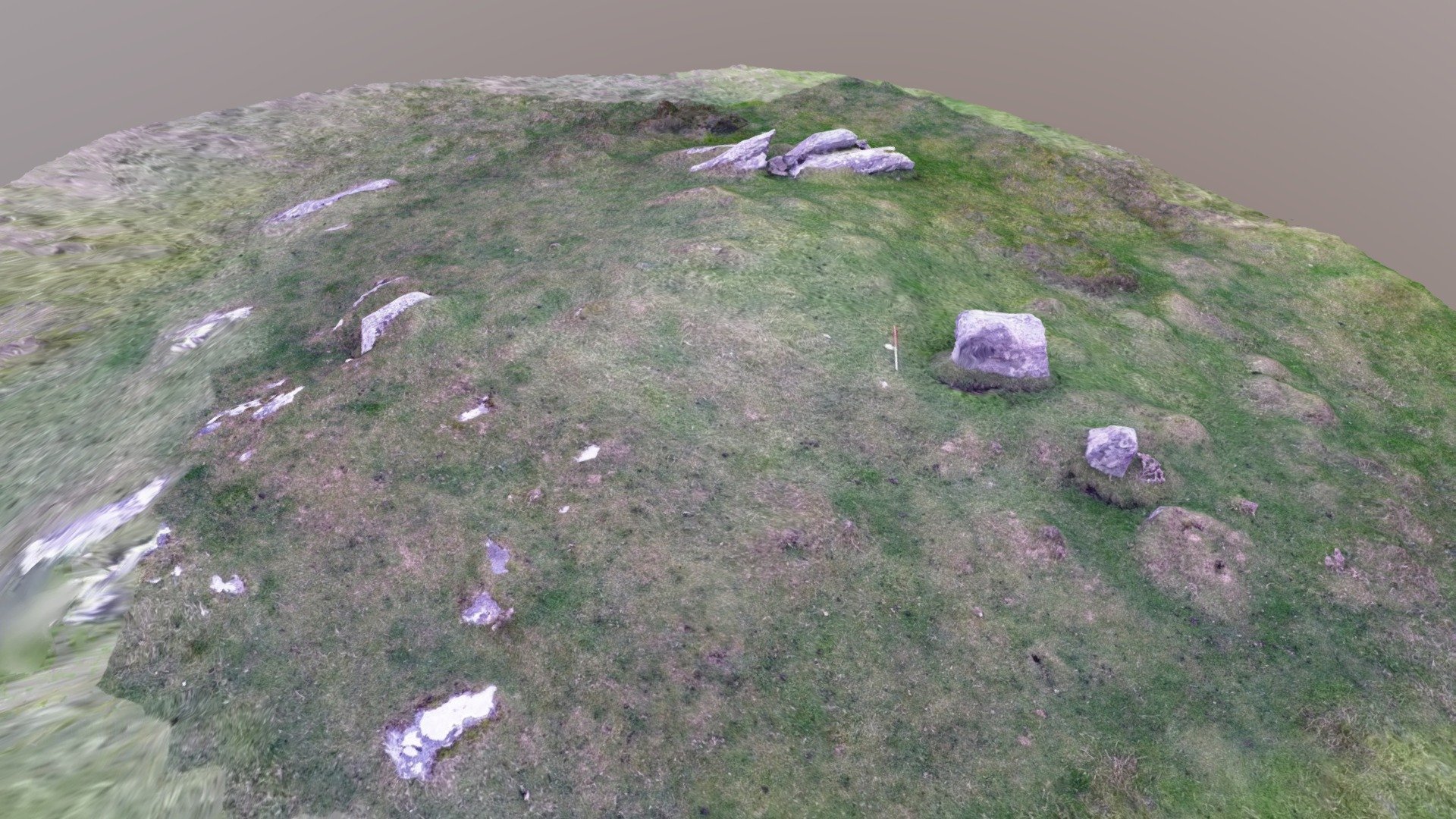 Poss cairn, south flank Criongrabhal