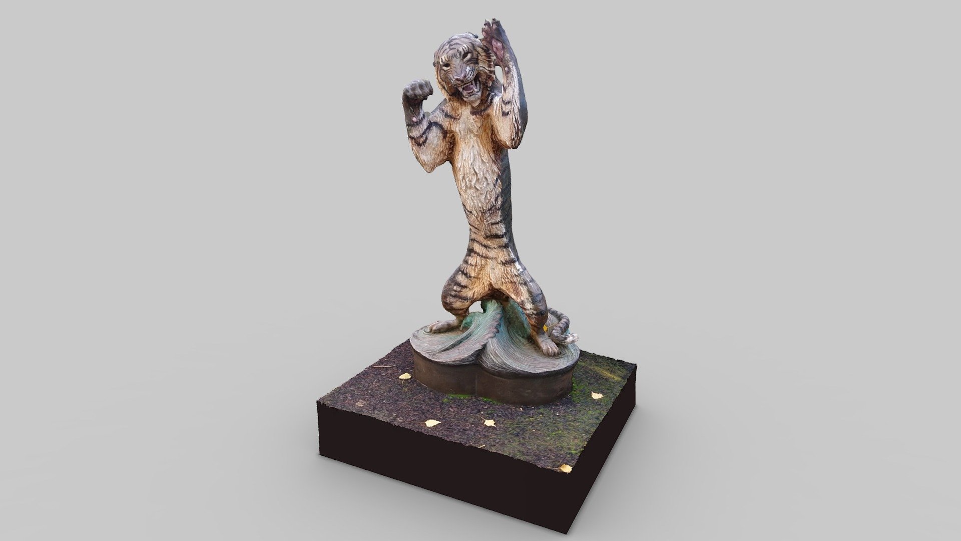 Territorial Challenge Tiger Sculpture
