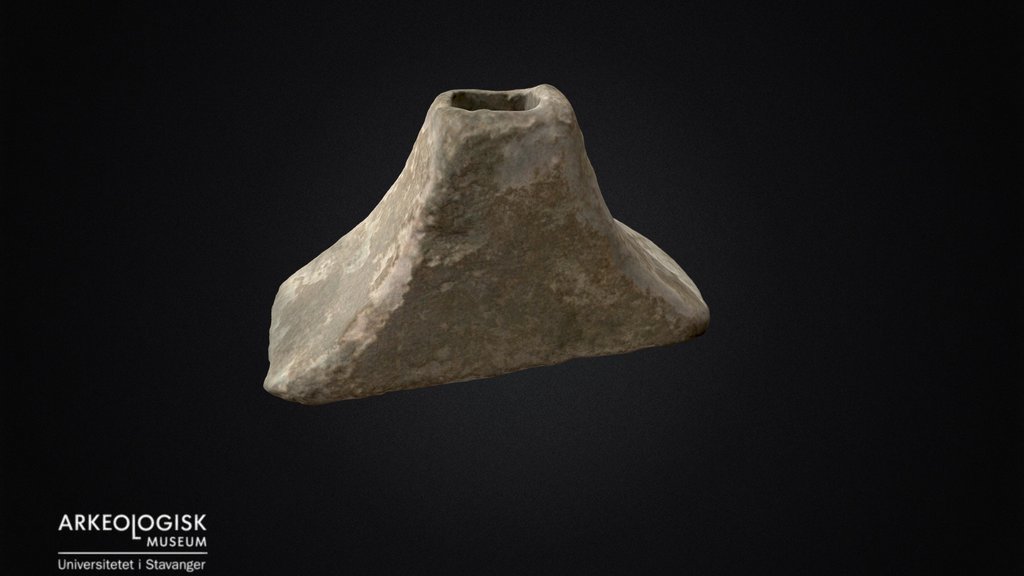 Pyramid-shaped sword pommel in copper alloy