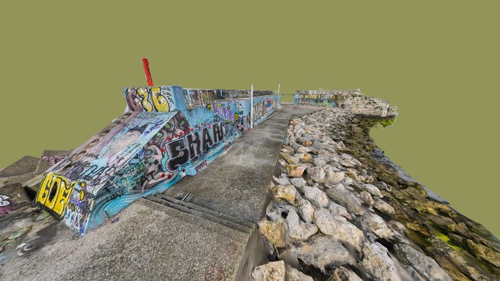 Graffitis en el extremo del muelle de Lequerice 3D Model