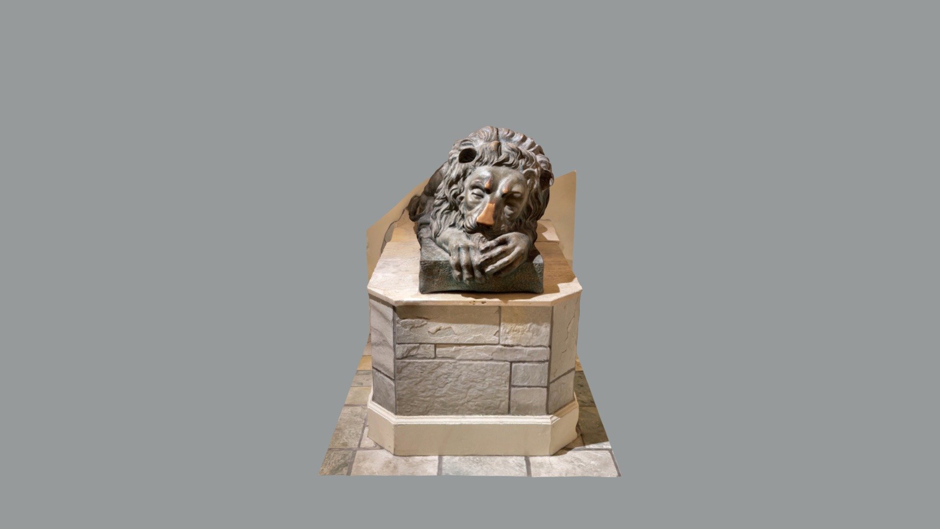 Lion statue in the Moana Surfrider Hotel