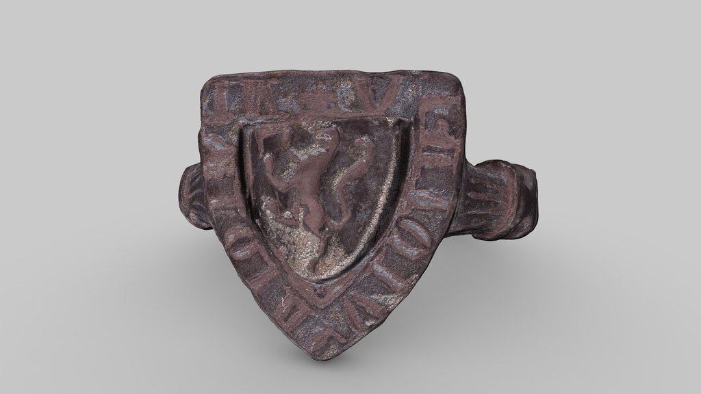Ring with a rotating middle part