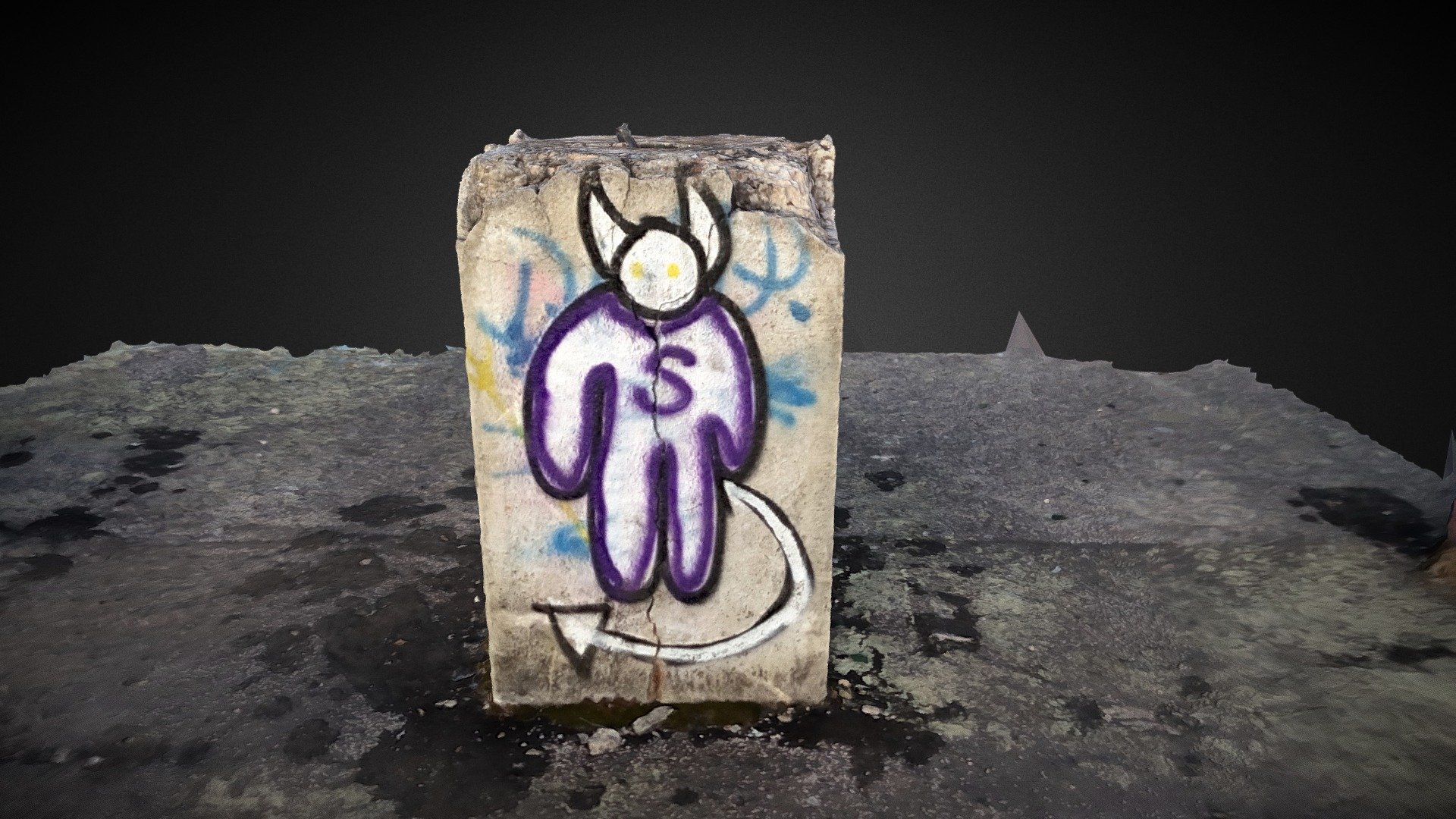 Graffiti - Concrete pole