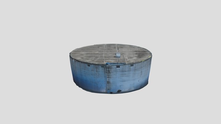 Large cylindrical water storage tank