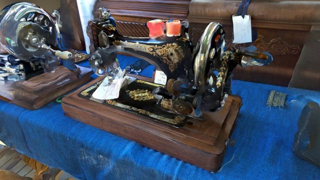 Singer Antique Handcrank Sewing Machine 3D Model