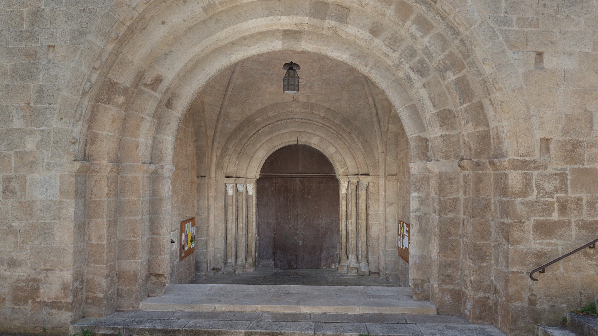 Porche, Abbaye de Caunes-Minervois (11)