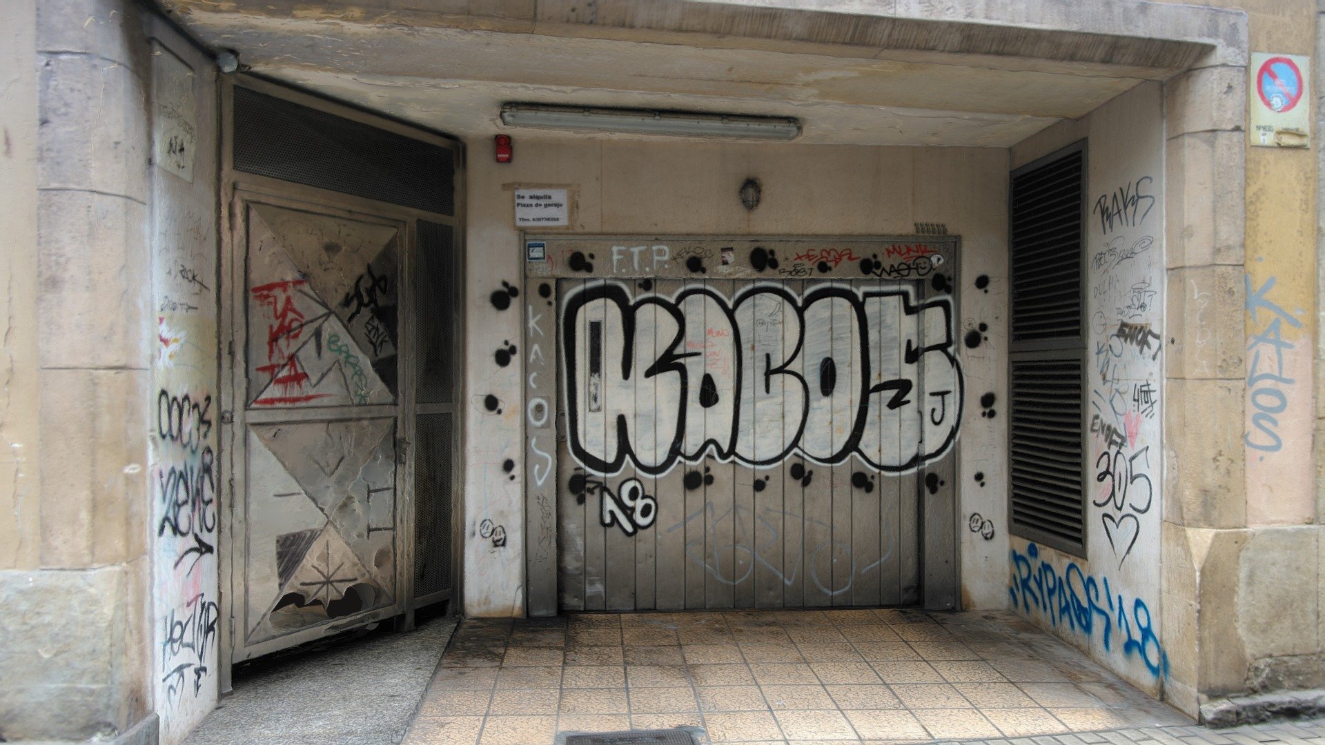 Metallic door garage photogrammetry scan