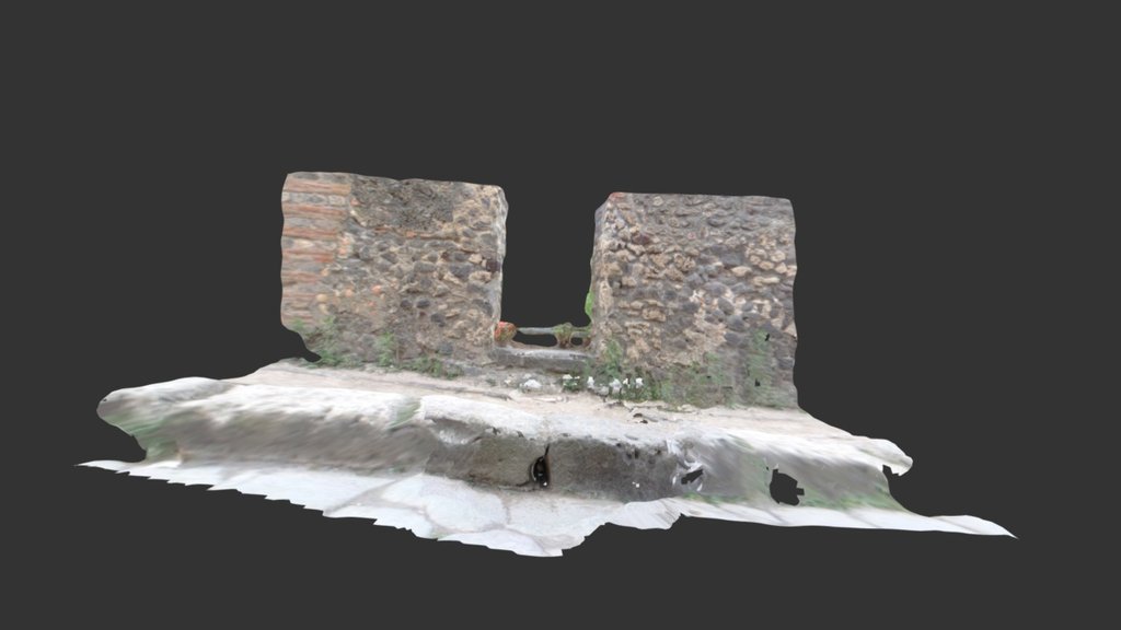 Drain on vicolo della Maschera, Pompeii