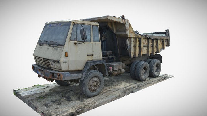 Old Dump Truck 3D Model