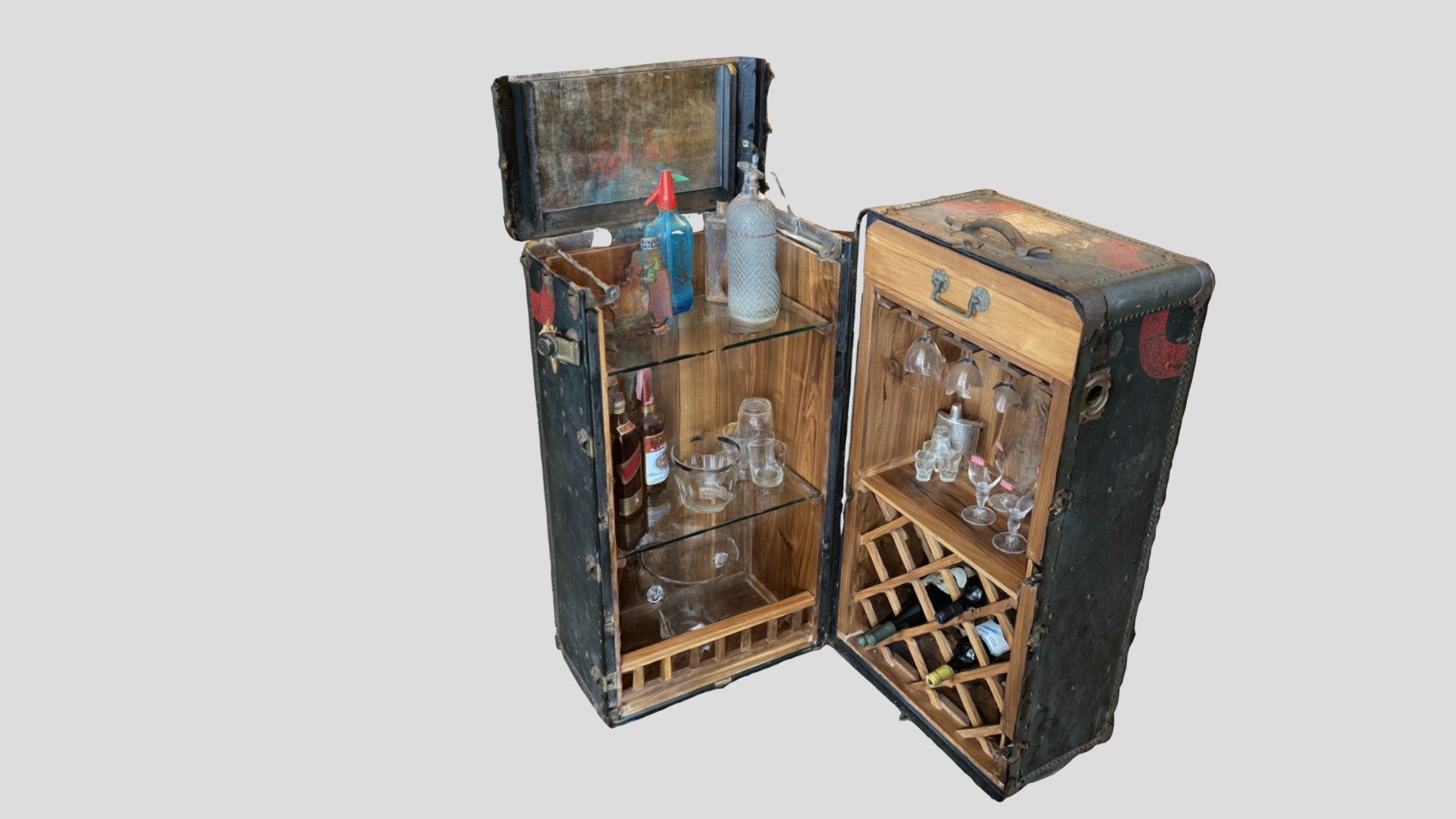 Re-Scape Inspired Recycling - Awesome old steamer trunk turned bar