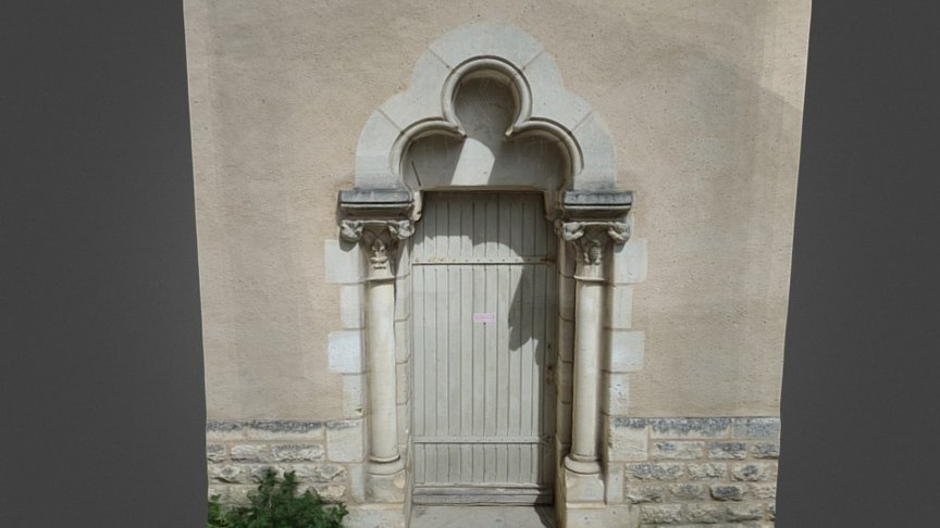 Porte latérale, église de Marans (17)