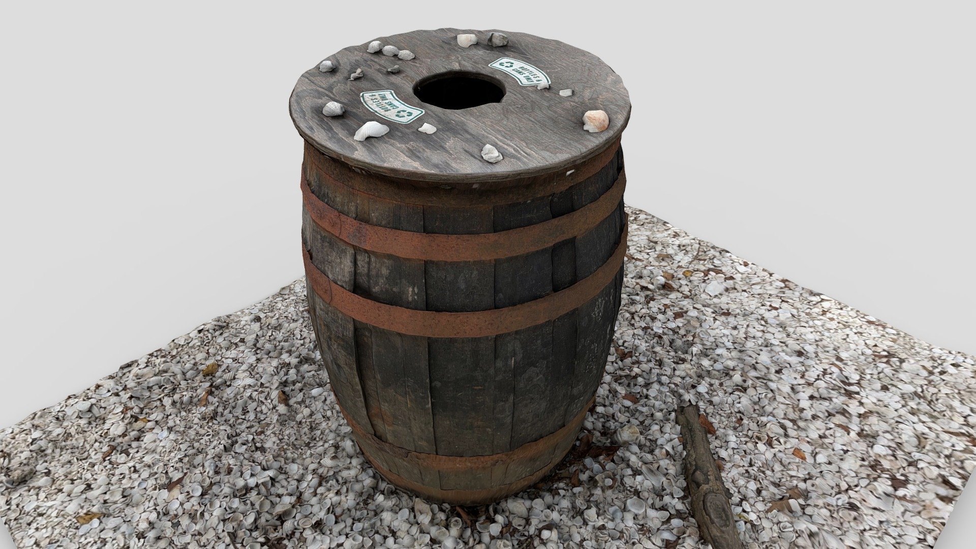 Barrel with seashells